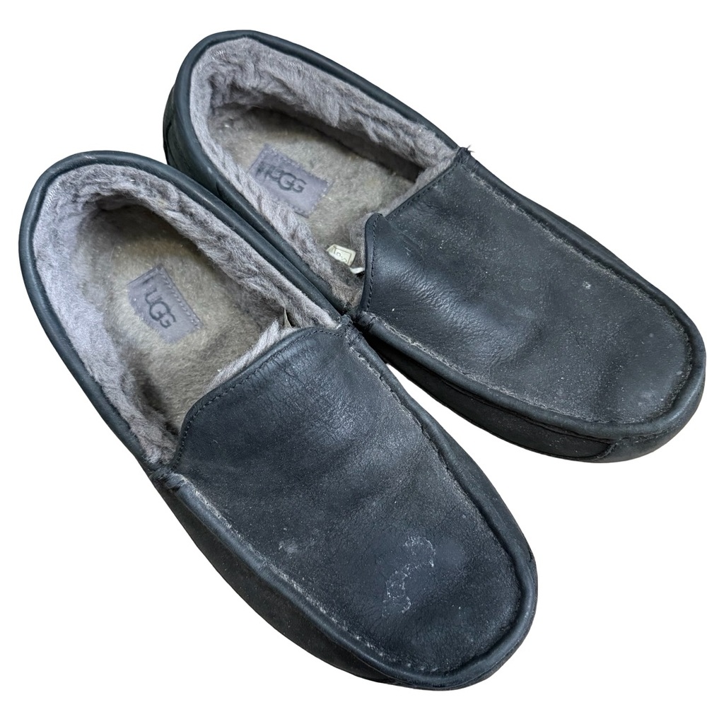 UGG Men's black leather slippers 11‎
